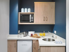 Apartamento | Cozinha privada | Frigobar, chaleira elétrica