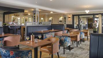 TĂ€gliches groĂes FrĂŒhstĂŒck (15.00 EUR pro Person)