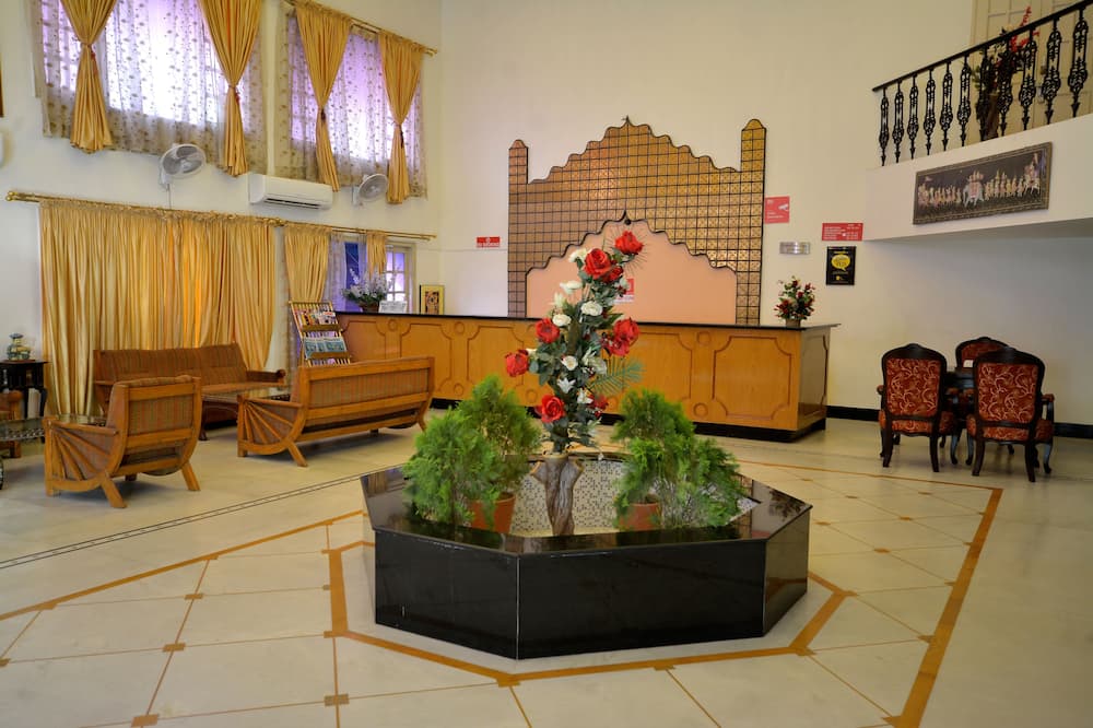 Hotel Rajputana Palace