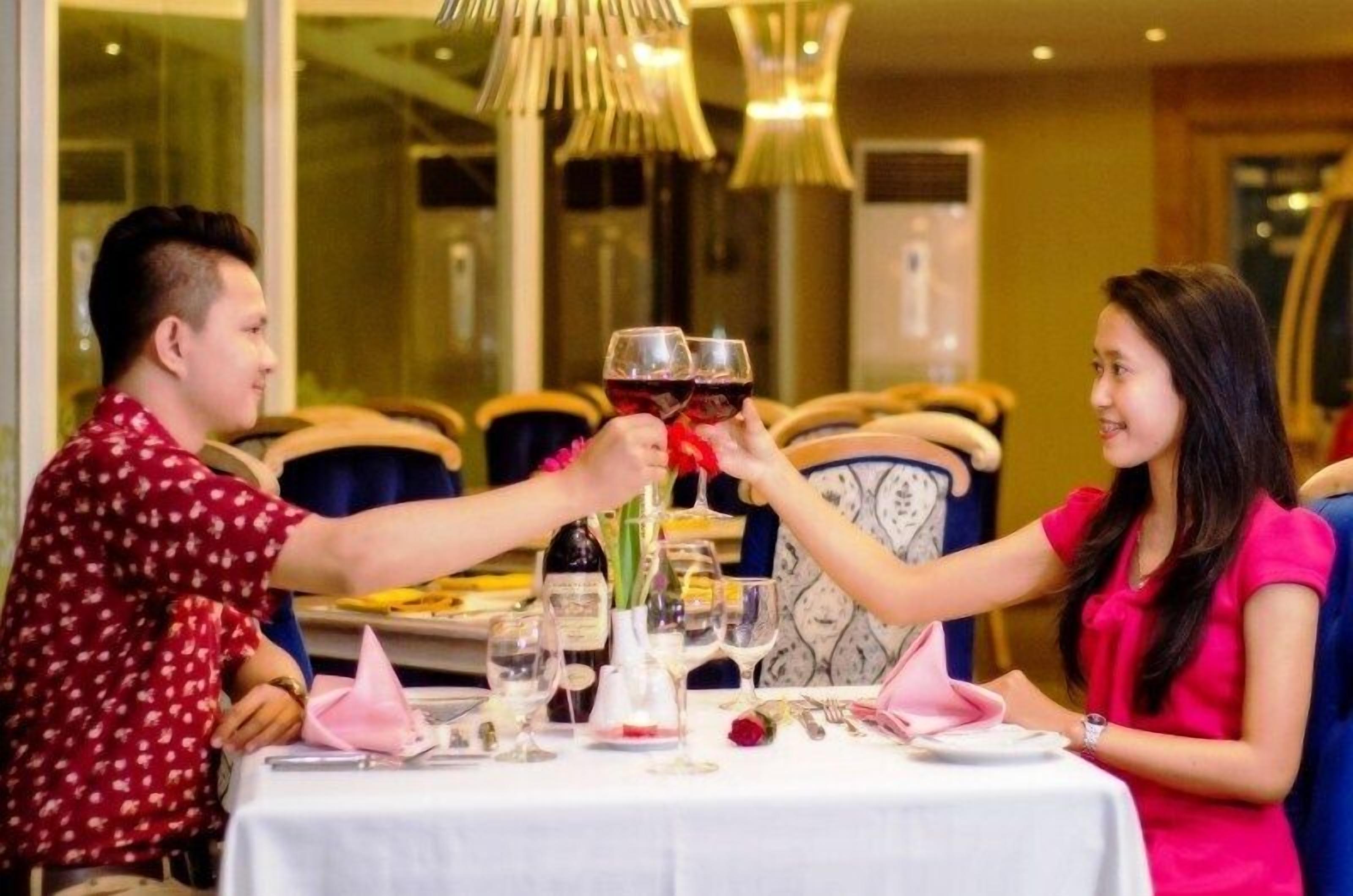 2 restaurants, breakfast, lunch, dinner served; Chinese cuisine