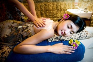 Body treatments, facials, massage/treatment rooms