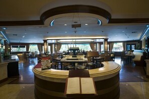 2 restaurants, breakfast, lunch, dinner served; Chinese cuisine
