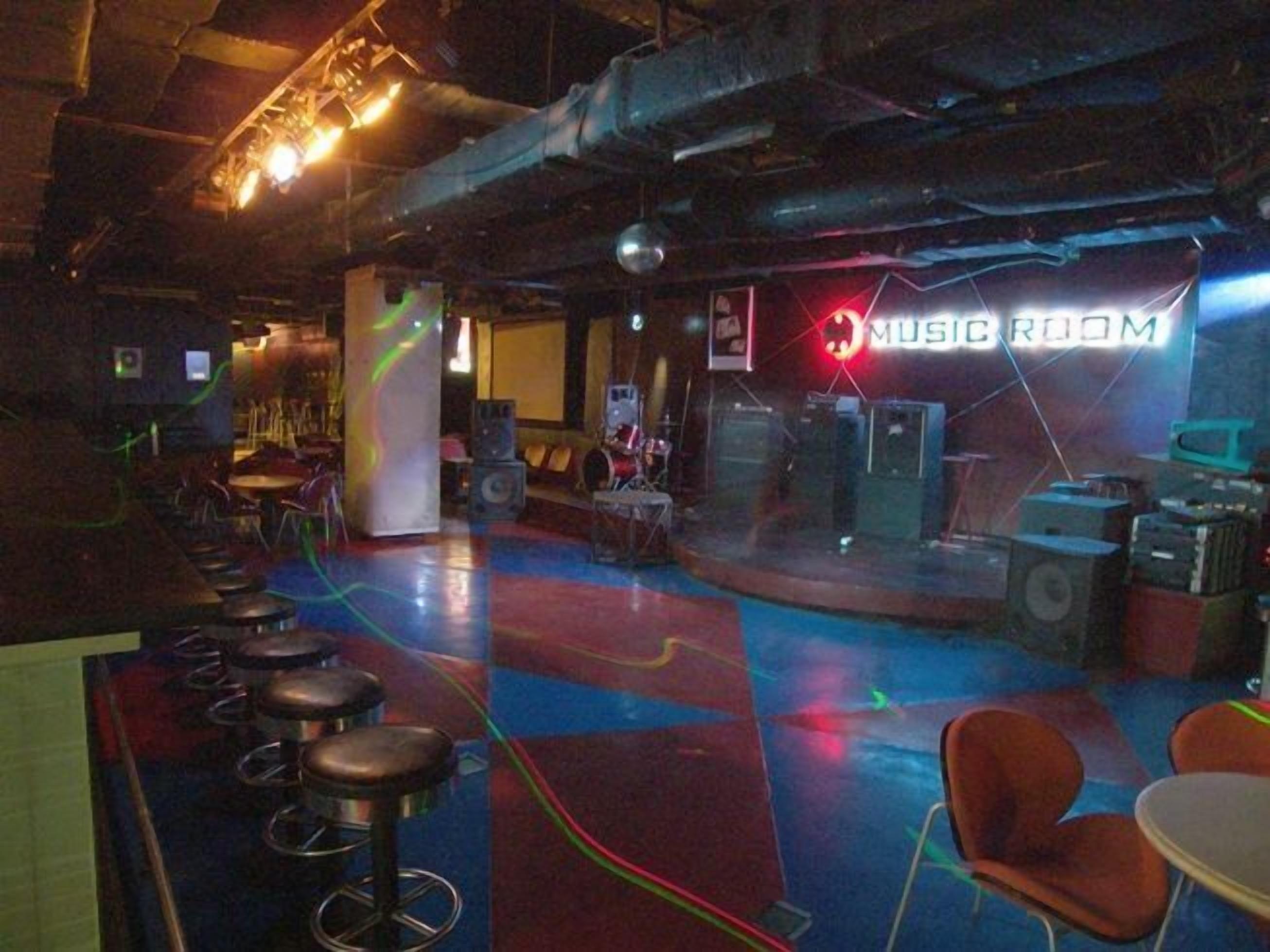 Bar (trong khuôn viên)