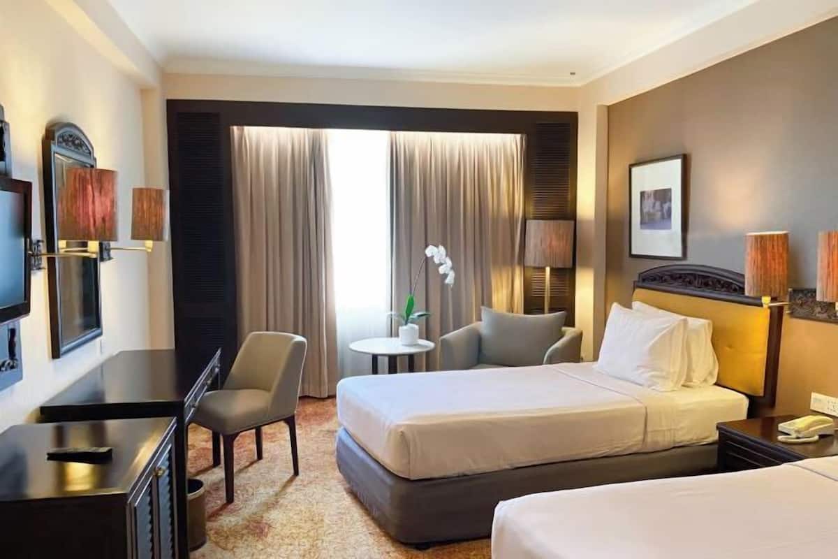 Premium bedding, minibar, soundproofing, iron/ironing board