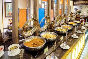 Tägliches Frühstücksbuffet (8.3 USD pro Person)