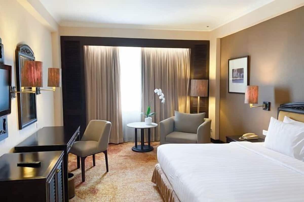 Premium bedding, minibar, soundproofing, iron/ironing board