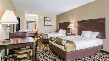 Caja de seguridad en la habitación, escritorio y cortinas blackout