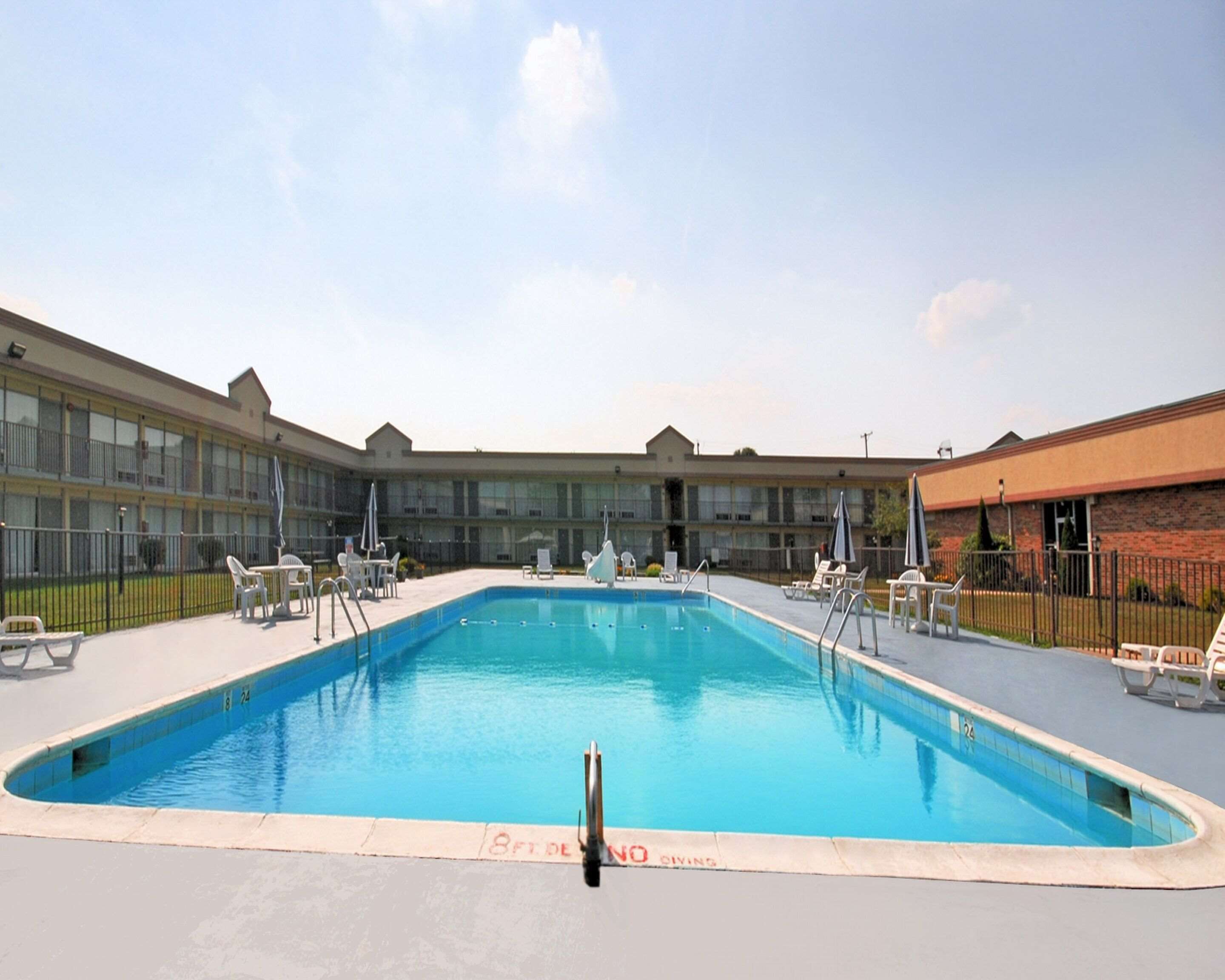 Seasonal outdoor pool, pool umbrellas