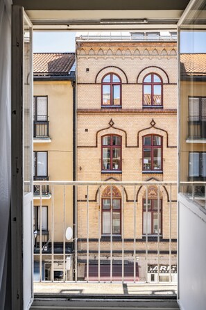 Double Room (Compact)