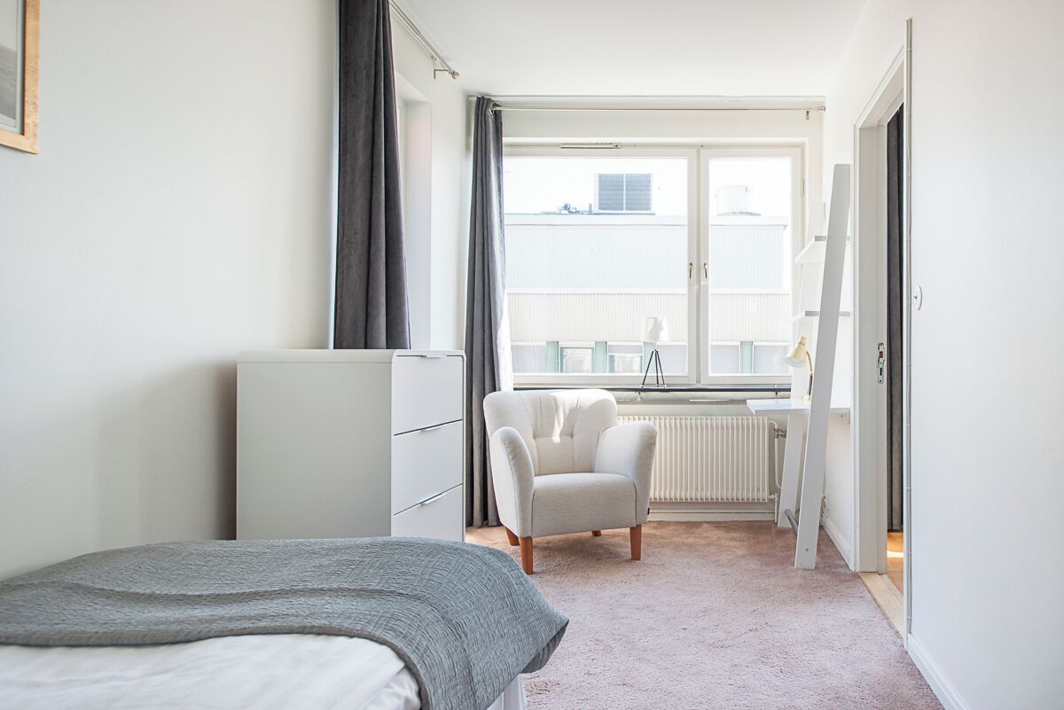 Suite | In-room safe, desk, iron/ironing board, bed sheets