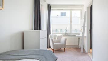 Suite | In-room safe, desk, iron/ironing board, bed sheets