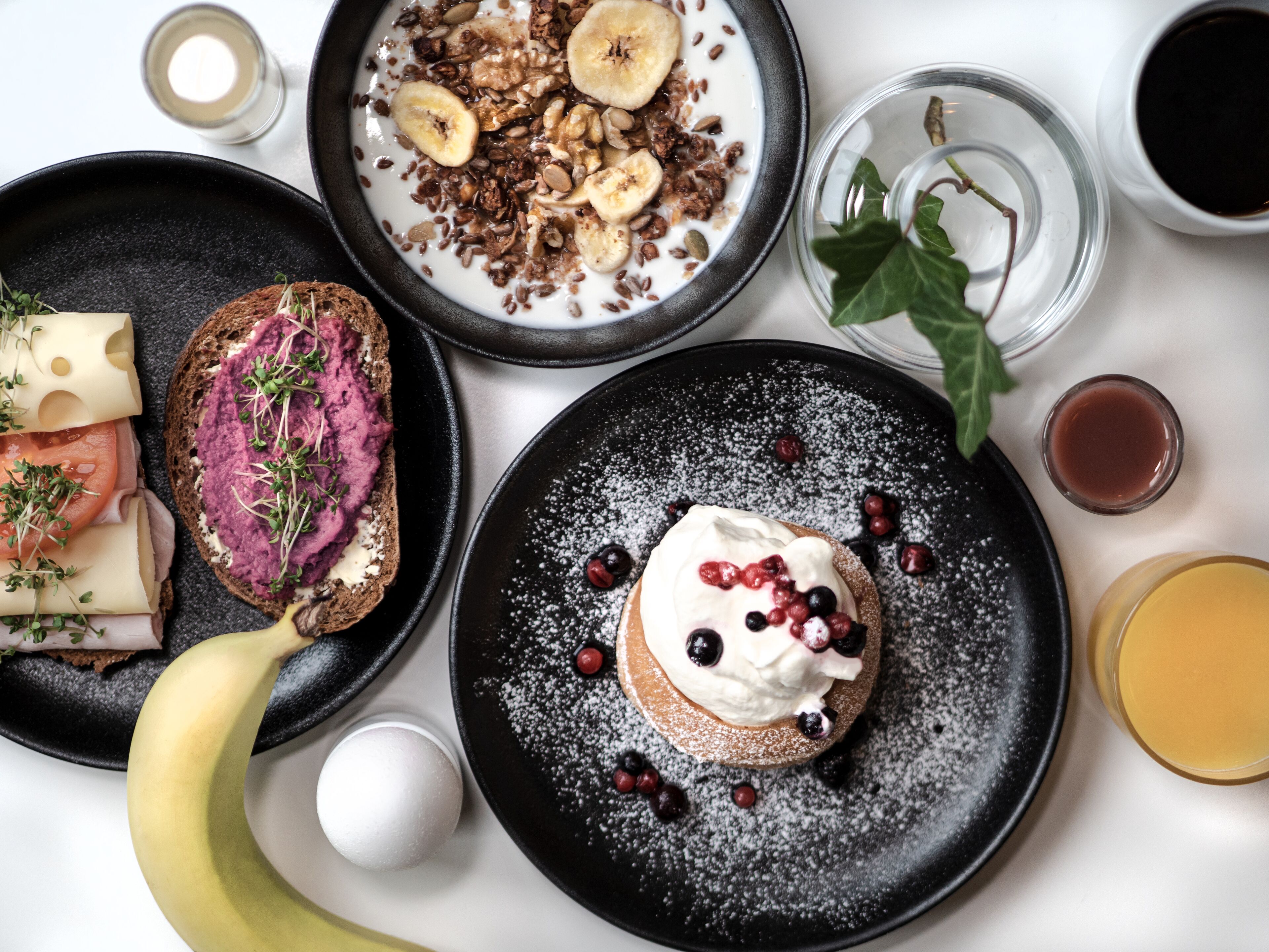 بوفيه فطور مجانًا يوميًا