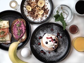 Free daily buffet breakfast