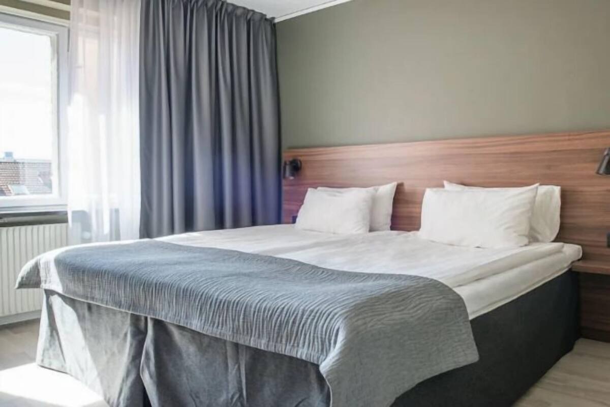 In-room safe, desk, iron/ironing board, cots/infant beds