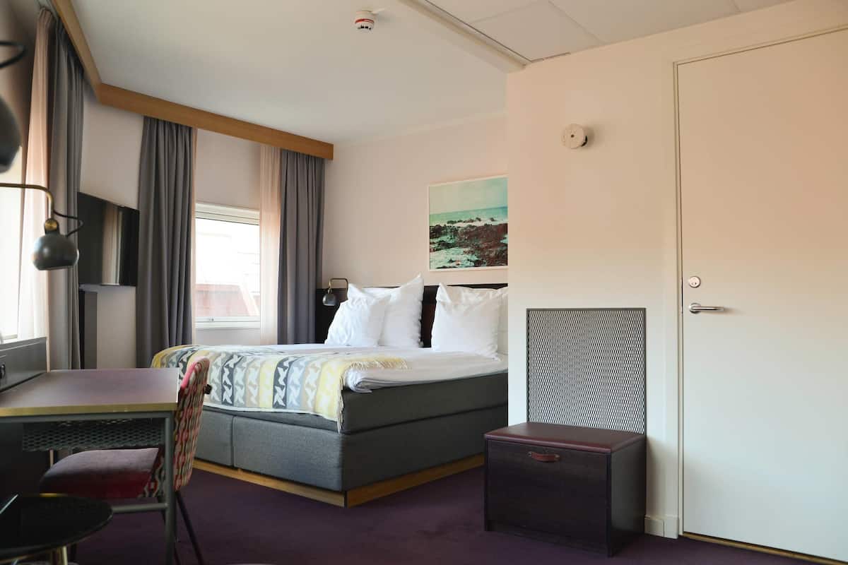 superior room, 1 double bed, non smoking | hypo-allergenic bedding, desk, laptop workspace, blackout curtains