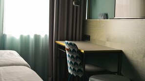 Camera Standard, 2 letti singoli, non fumatori | Biancheria da letto ipoallergenica, una scrivania, postazione laptop