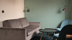 Family Room, Non Smoking | Hypo-allergenic bedding, desk, laptop workspace, blackout drapes