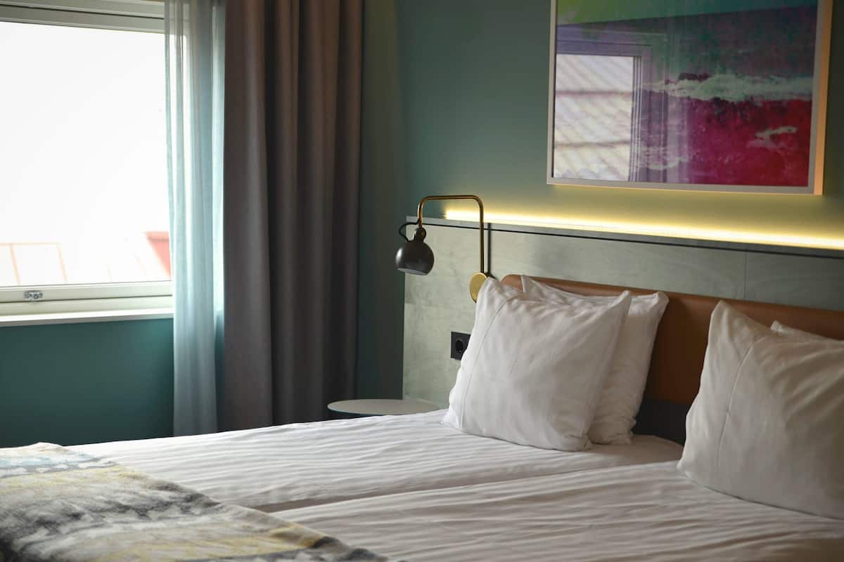 Habitación familiar, para no fumadores | Ropa de cama hipoalergénica y escritorio