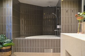 تجهيزات دش، مجففات شعر، مناشف