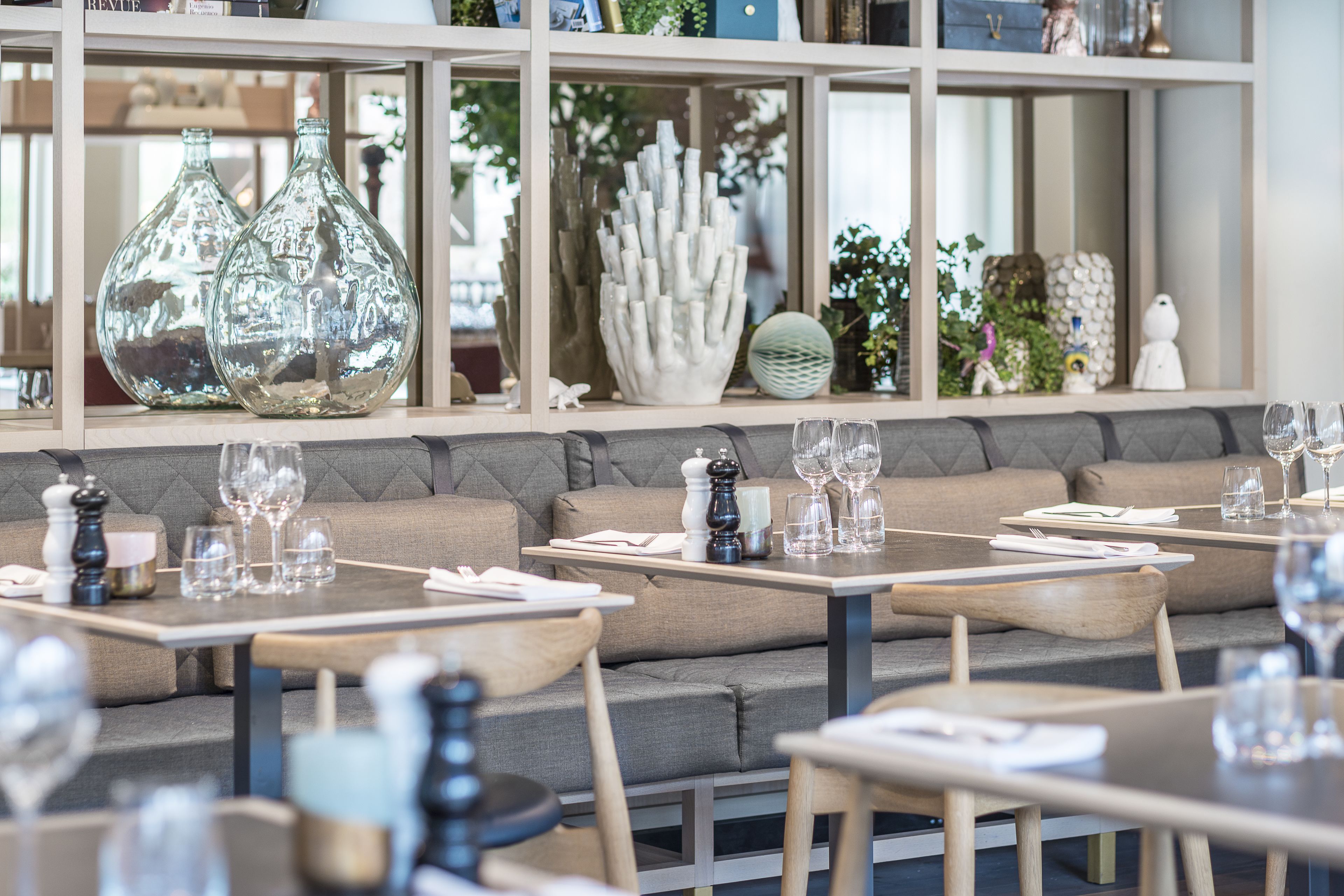 breakfast, lunch and dinner served