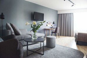 Habitació amb dos llits individuals superior, diversos llits | Caixa forta a l'habitació, escriptori, wifi gratuïta i roba de llit 