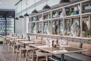 Breakfast, lunch and dinner served