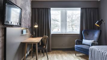 herbergi (Compact) | Öryggishólf í herbergi, skrifborð, ókeypis þráðlaus nettenging, rúmföt