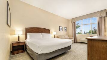 Rom – standard, 1 kingsize-seng med sovesofa | Sengetøy av topp kvalitet og senger med overmadrass