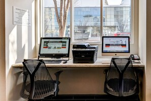 Business center - Holiday Inn Express Washington DC N-Silver Spring by IHG (Silver Spring)