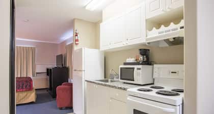 Ramada by Wyndham 100 Mile House