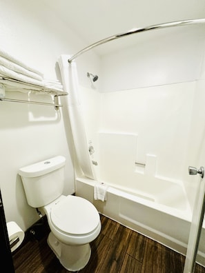 Chuveiro/banheira combinados, produtos de toalete grátis