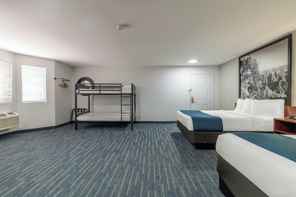 Ropa de cama de alta calidad y escritorio