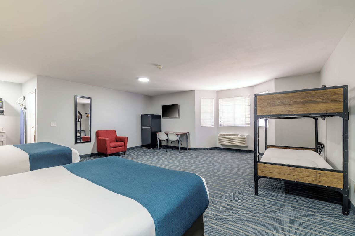 Suite, Multiple Beds, Non Smoking (Efficiency) | Premium bedding, desk, laptop workspace, blackout drapes