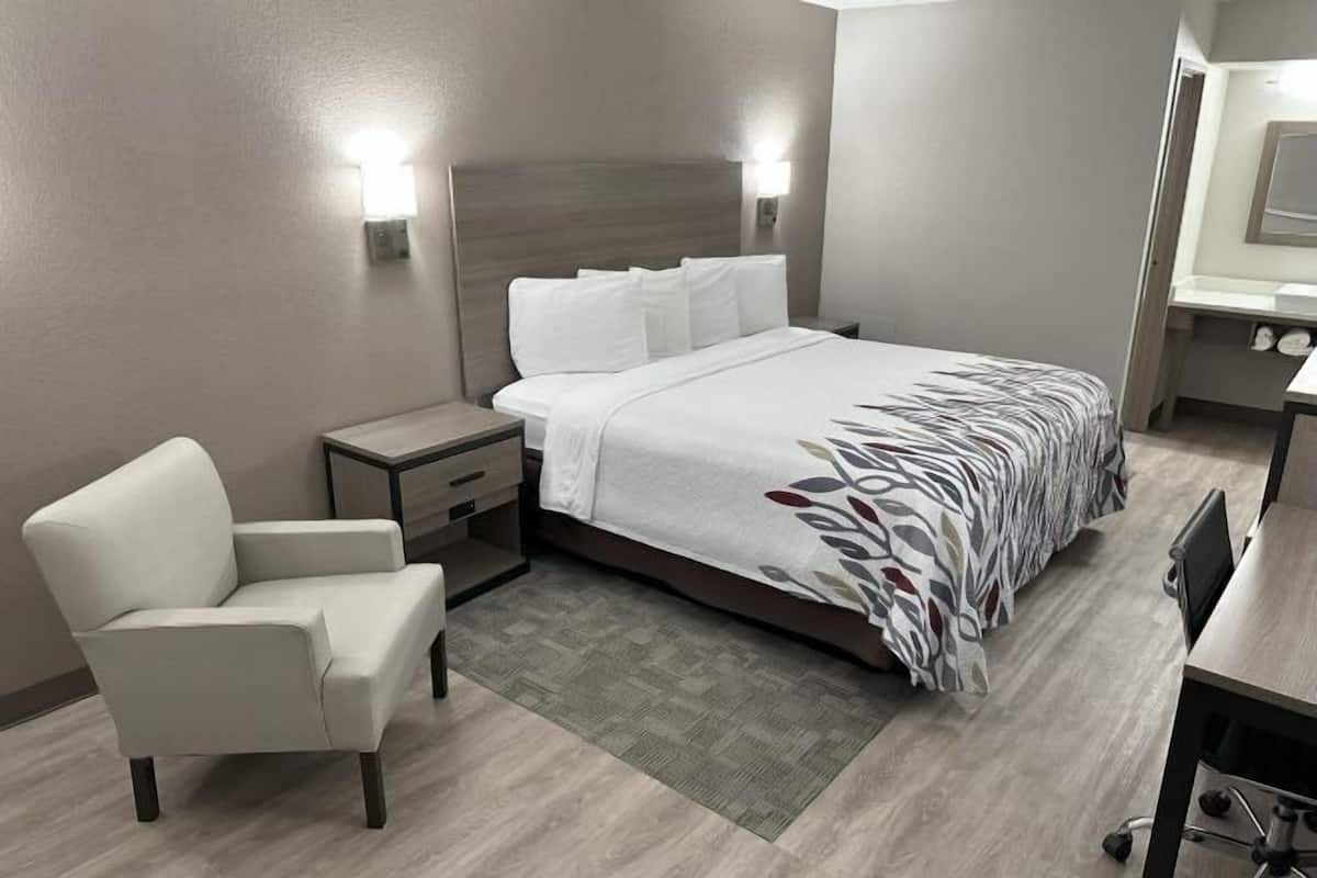 Desk, free cribs/infant beds, free WiFi, bed sheets