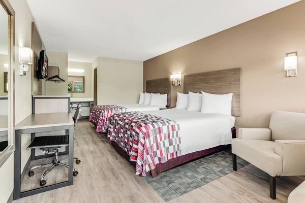 Deluxe Room, 2 Queen Beds, Non Smoking | Desk, free cribs/infant beds, free WiFi, bed sheets