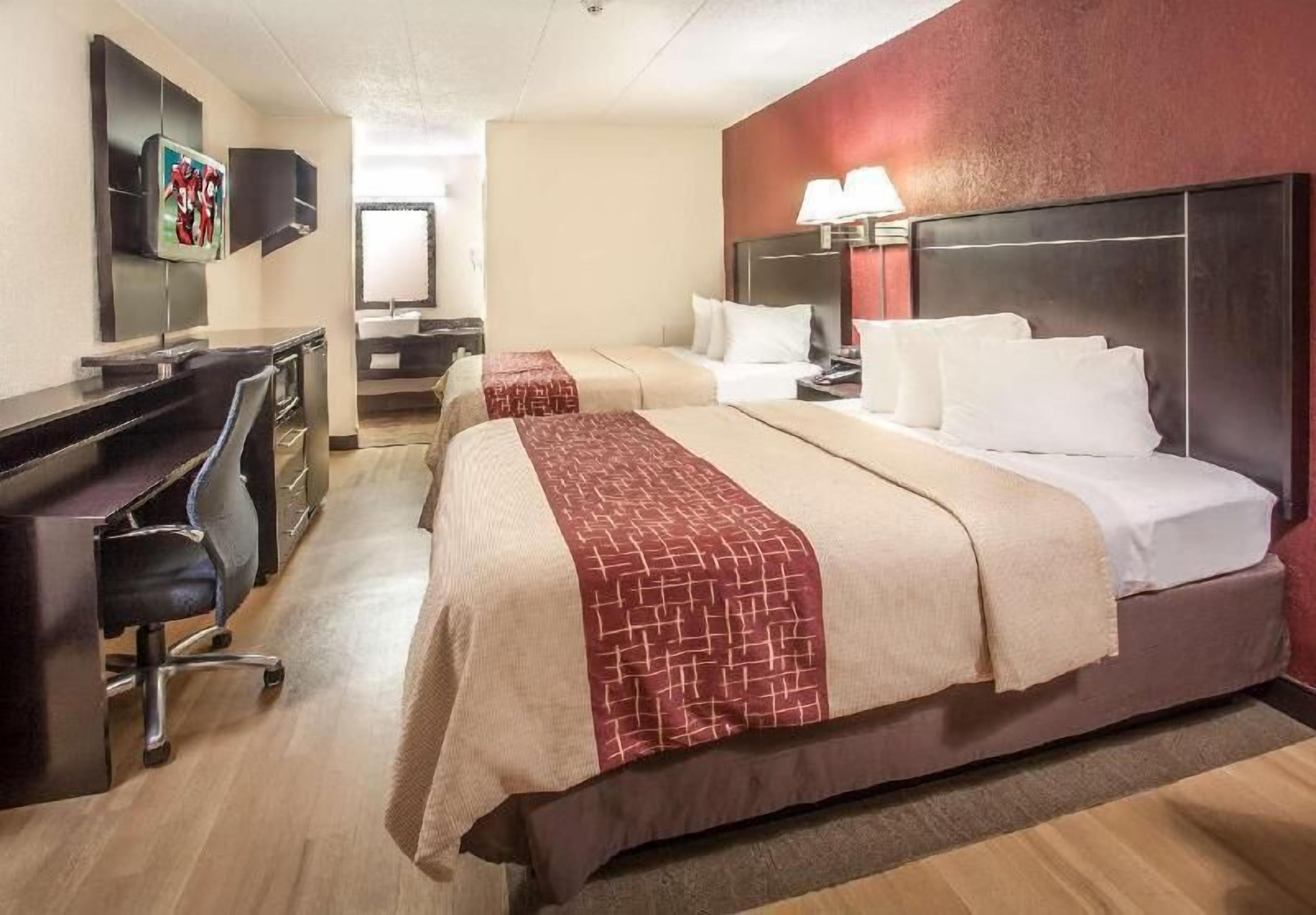 Escritorio, cunas gratuitas, wifi gratis y ropa de cama 