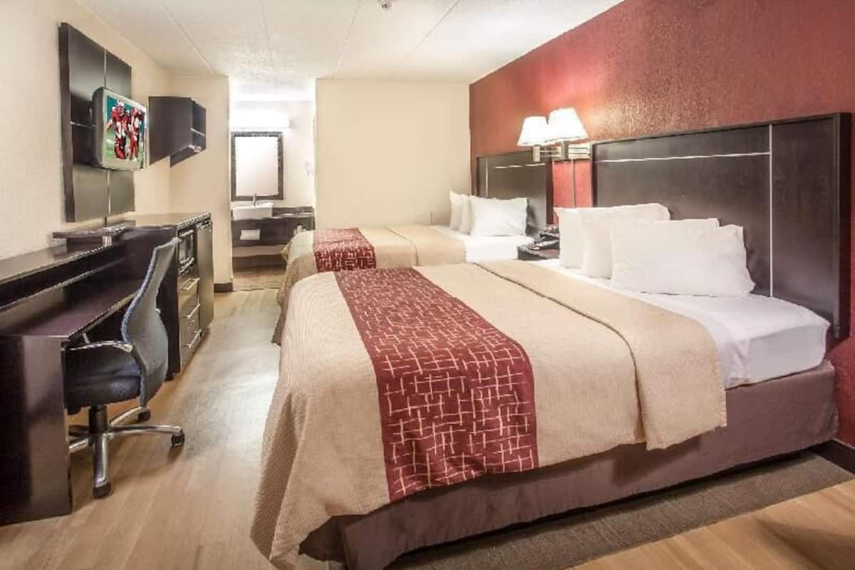 Escritorio, cunas gratuitas, wifi gratis y ropa de cama