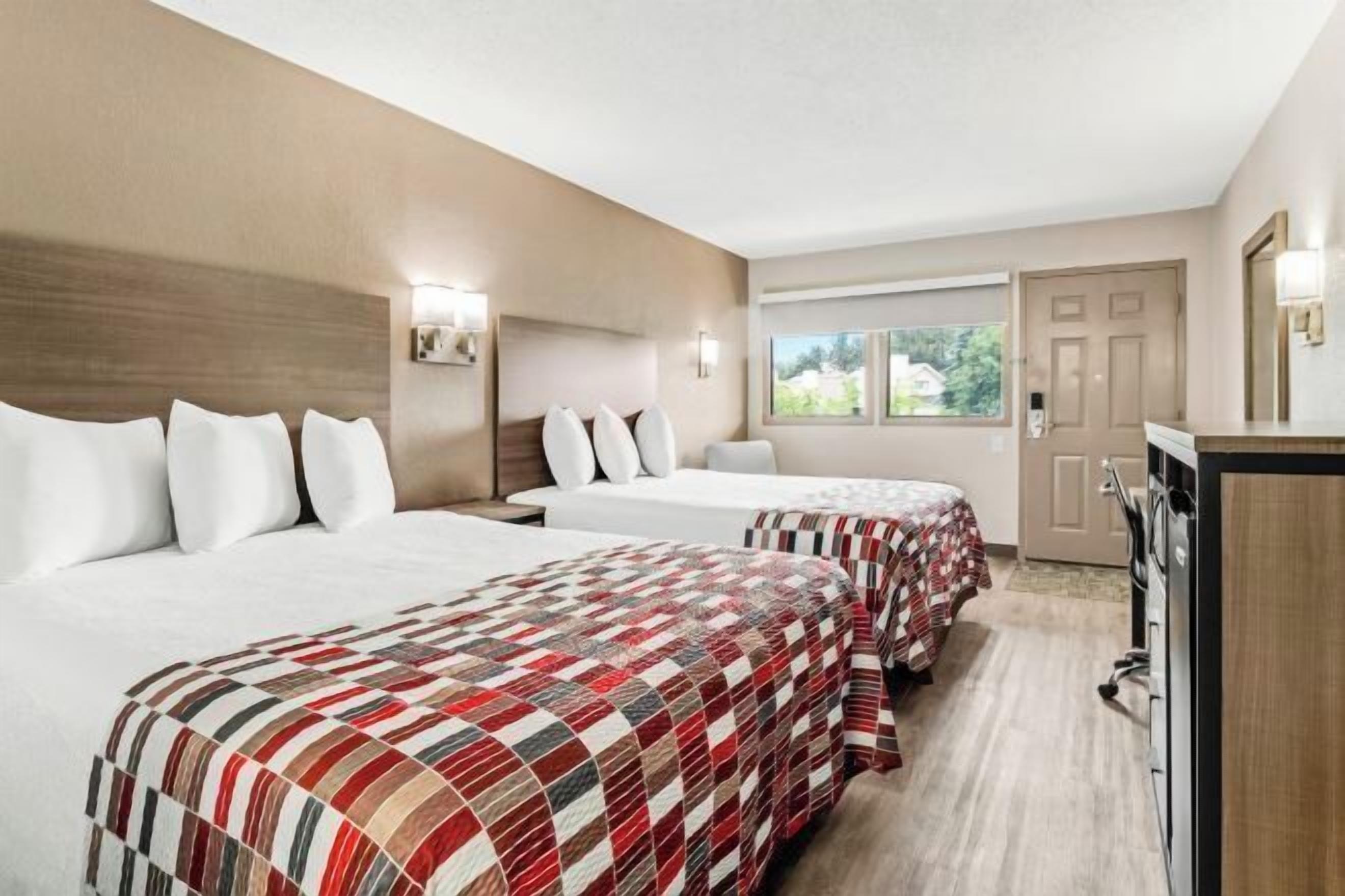 Desk, free cribs/infant beds, free WiFi, bed sheets