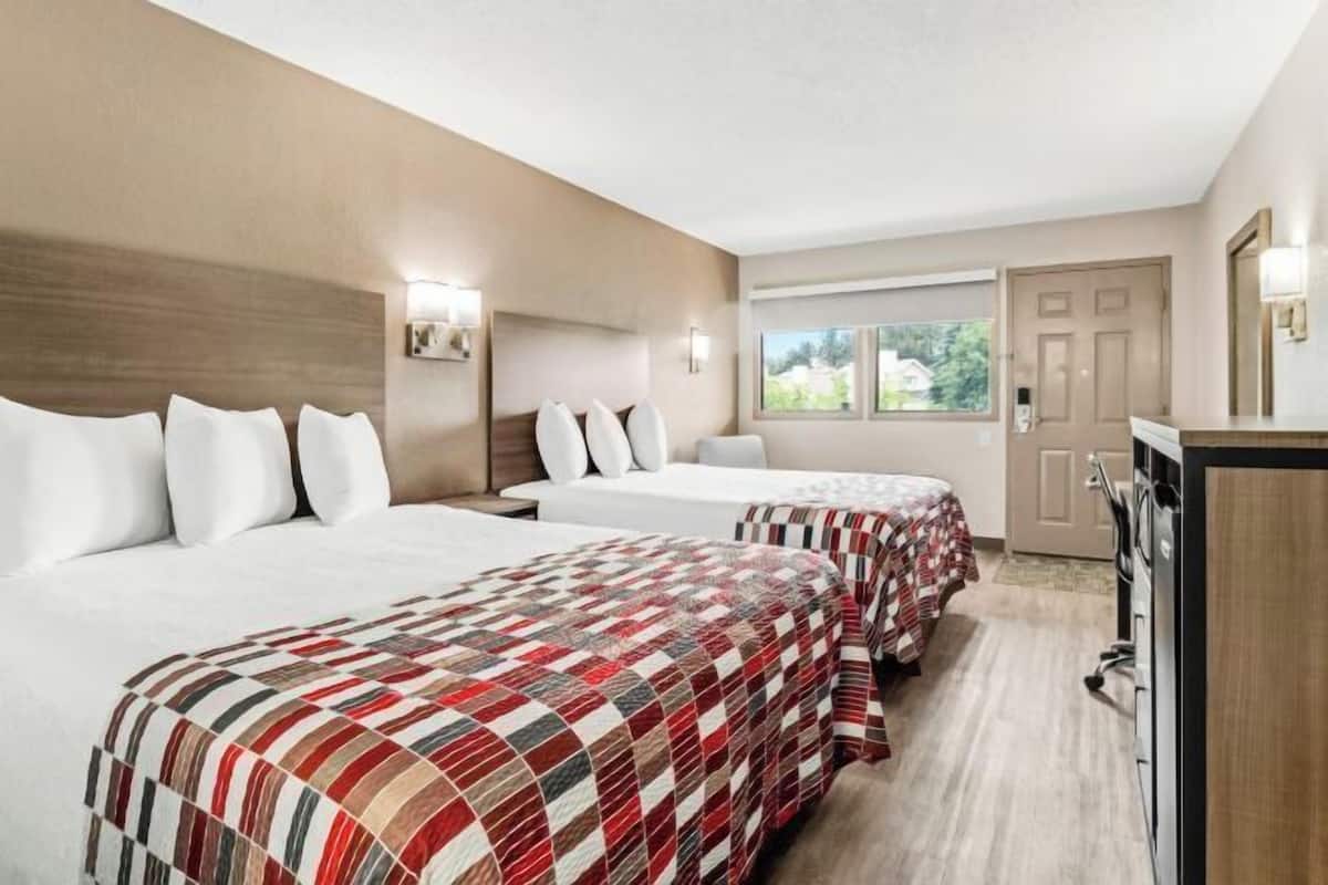 Desk, free cots/infant beds, free WiFi, bed sheets