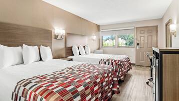 Deluxe-rum - 2 queensize-sängar - icke-rökare | Skrivbord, gratis barnsängar, gratis wi-fi och sängkläder