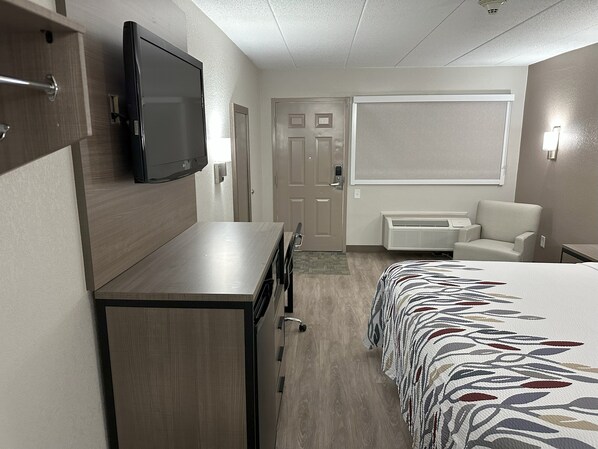 Desk, free cribs/infant beds, free WiFi, bed sheets