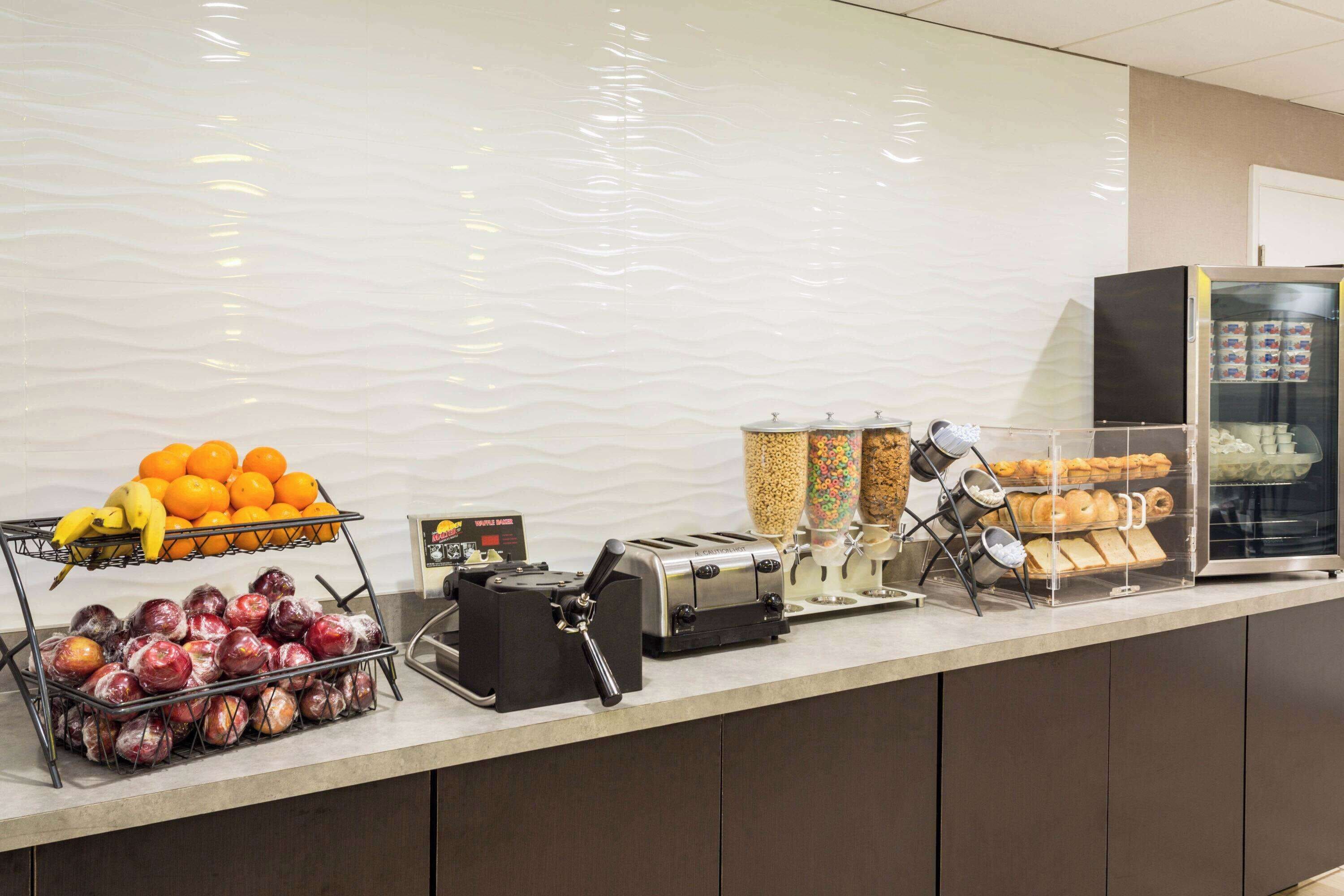 Photo - La Quinta by Wyndham Orlando Universal area - Free Shuttle to Universal