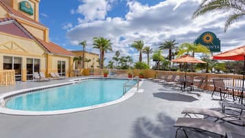 2 outdoor pools, sun loungers