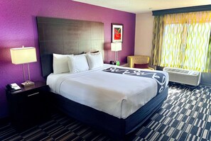 Room, 1 King Bed, Non Smoking | Premium bedding, desk, laptop workspace, iron/ironing board