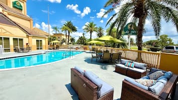 2 outdoor pools, sun loungers