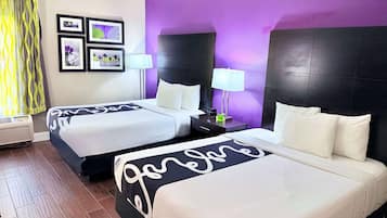 Habitación, 2 camas de matrimonio, no fumadores | Ropa de cama de alta calidad y escritorio