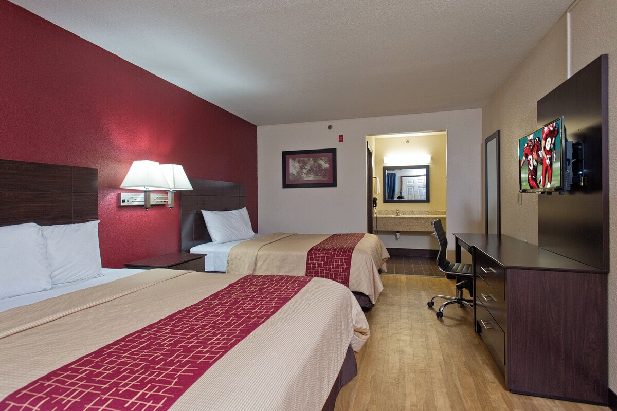 Cortinas blackout, cunas gratuitas, wifi gratis y ropa de cama 