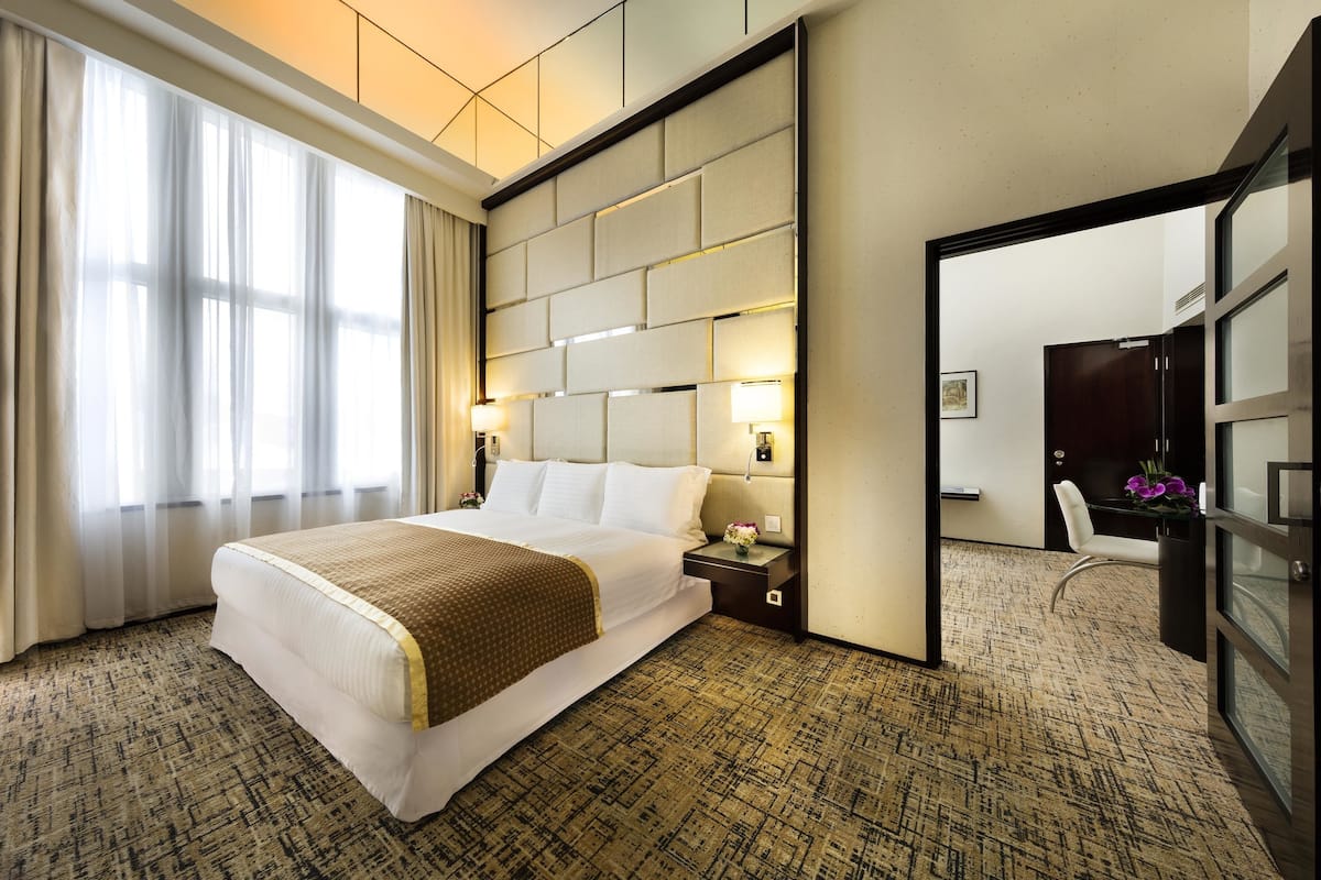 ห้องรอยัลสวีท, เตียงคิงไซส์ 1 เตียง | มินิบาร์, ตู้นิรภัยในห้องพัก, โต๊ะทำงาน, พื้นที่ทำงานแบบใช้แล็ปท็อป