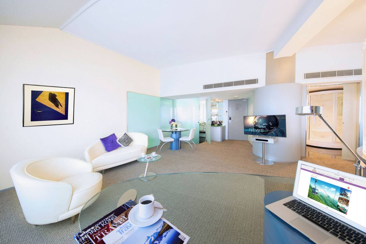 honeymoon suite | living room | 43-inch lcd tv with satellite channels, tv