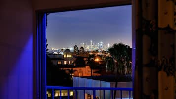 Superior Room, 1 King Bed, City View | Egyptian cotton sheets, premium bedding, pillowtop beds, minibar